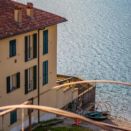 アパート Aglaia Luxury Lake View By Wonderful Italy アッバディーア・ラリアーナ